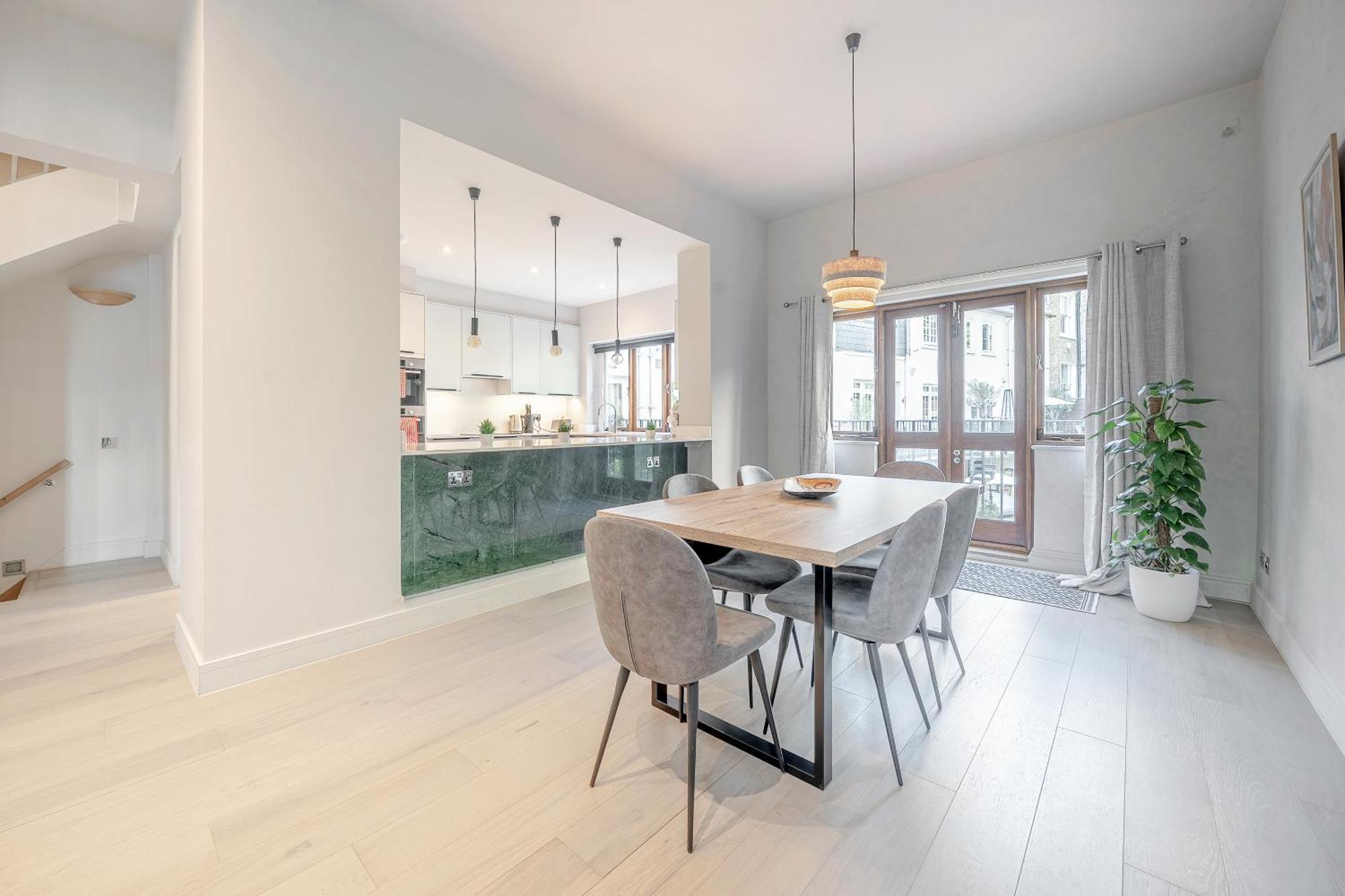 Luxurious 4 Bedroom In Kensington London