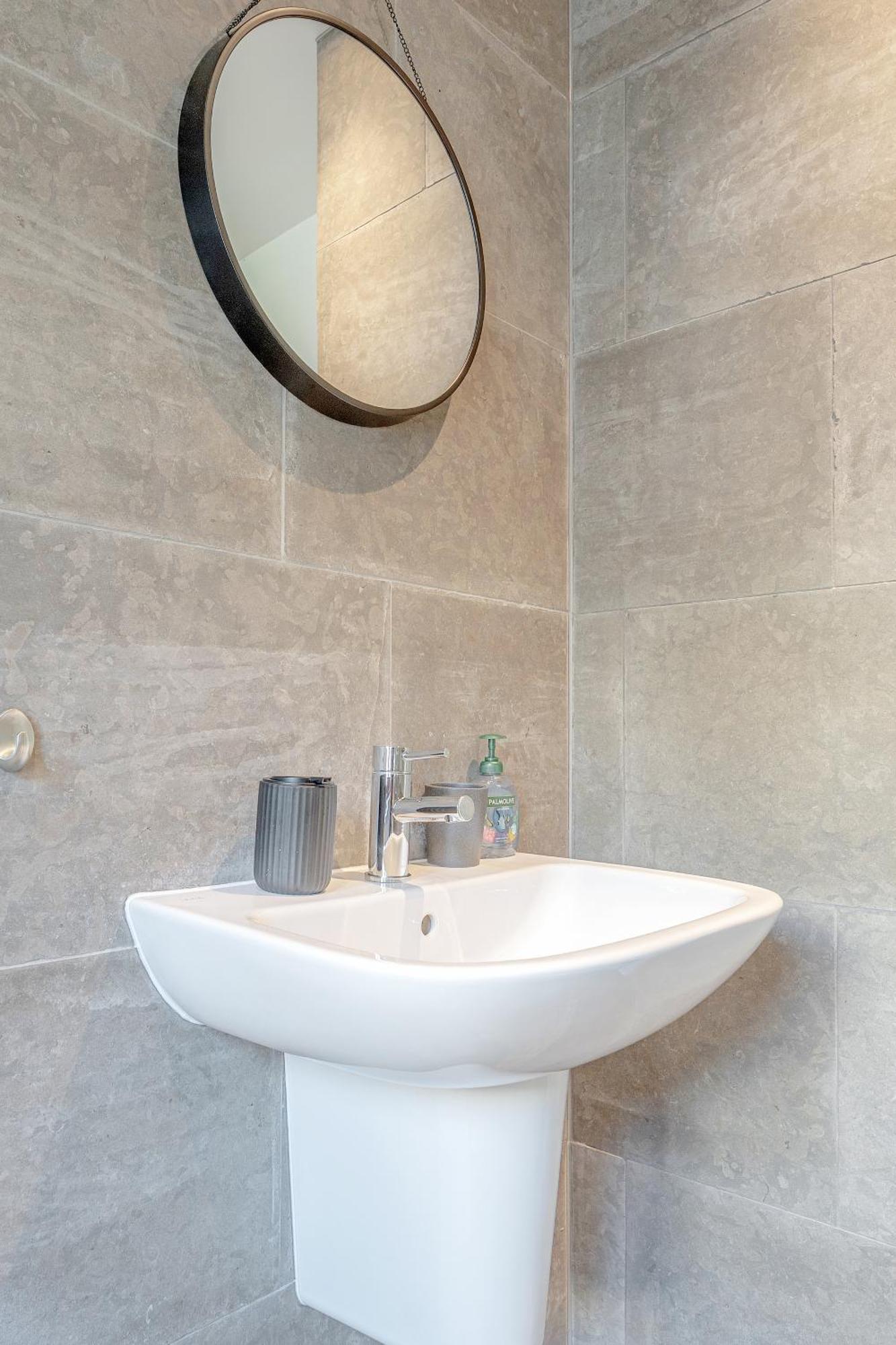 Luxurious 4 Bedroom In Kensington Holiday home London